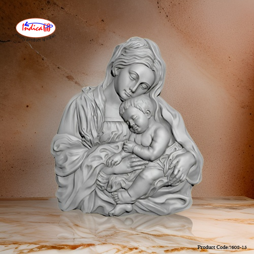 3D Miniature Statue of A Beautiful mom with her baby